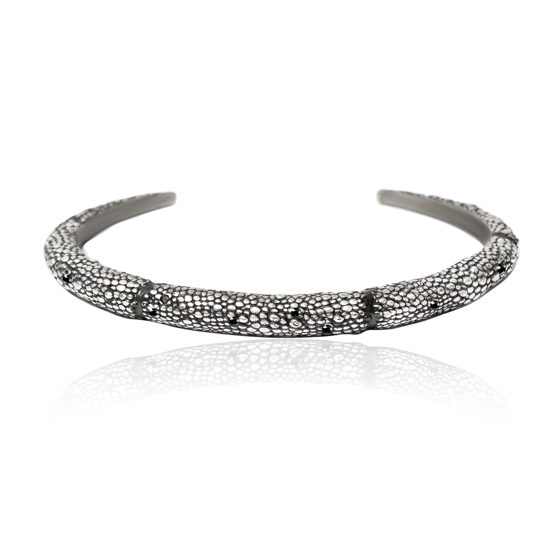 Pulsera de plata 925 KHOROSHENKOV con rodio negro y nueve diamantes negros talla brillante. Diseño único y elegante. Pulsera de plata con rodio negro